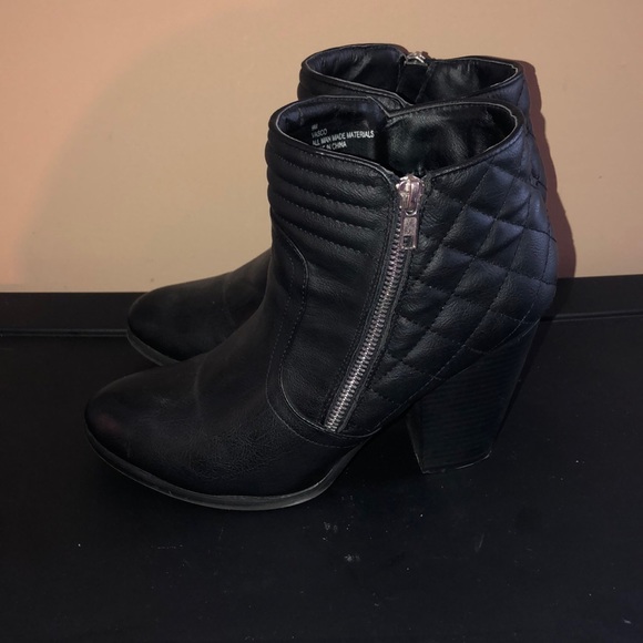 Booties sz 9 - Picture 2 of 6